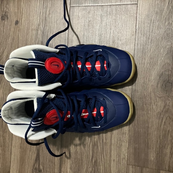 Authentic nike foamposite shoes 6y - Picture 3 of 5